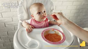 روش سنتی یا تغذیه با قاشق